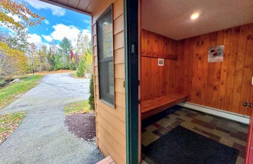 Bretton Woods House | MWP69 Spacious 5-bedroom condo, partial Notch views, 2 min to skiing!