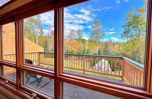 Bretton Woods House | MWP69 Spacious 5-bedroom condo, partial Notch views, 2 min to skiing!