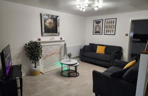 Swinton House | My Holiday Home -2 Bed -Free Parking