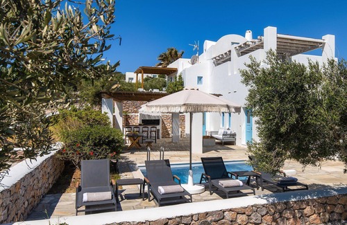 Kamari Villa | My Rental Homes - Guest House Levantes with pool and large outdoor spaces with BBQ