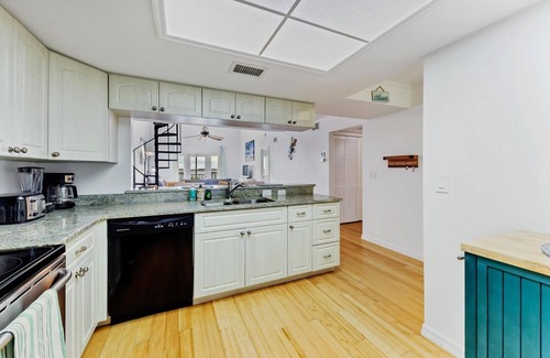 Port Charlotte Condo | Myakka River 2/2 Private Waterfront Condo with Loft