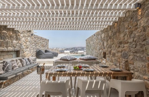 Kanalia Villa | Mykonos Actor’s Villa. 2 BDRs, private mini-pool