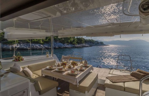 Kalafatis Boat Rental | Mykonos Catamaran - Catamaran in Mykonos - Flo 52 by Fantasia Villas
