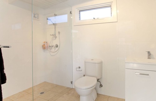 Newport House | Myola Beach Cottage Newport