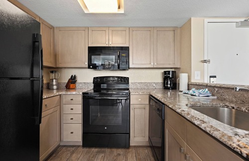 Ash Apartment | Myrtle Beach, SC: 2BR w/Balcony, Pool: 1.4 Mi. From Barefoot Landing