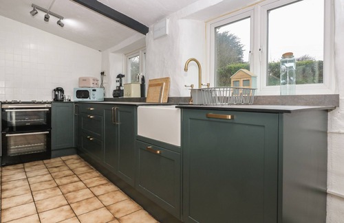 Hayle Cottage | MYRTLE COTTAGE, pet friendly, character holiday cottage in Hayle