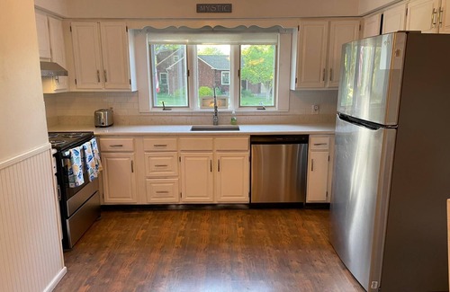 Mystic - New London House | Mystic Coastal Gem: 3BR Ideal for Families!