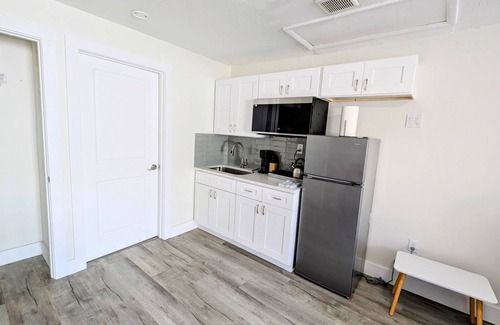 Indian Rocks Beach Apartment | MySunsetView 6 Unit3 Studio+Pool 3min to Beach