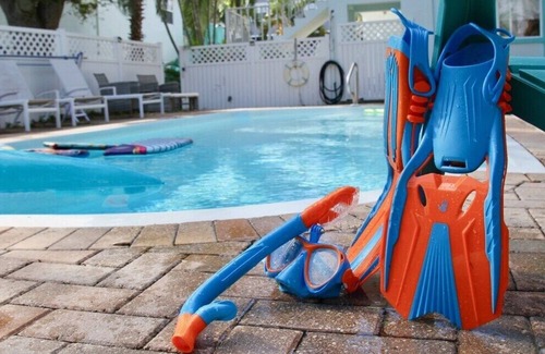 Indian Rocks Beach Apartment | MySunsetView 6 Unit3 Studio+Pool 3min to Beach