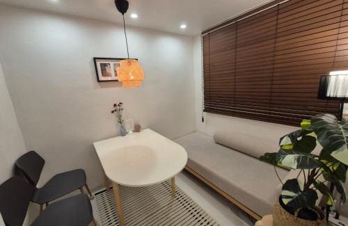 Yeonnam-dong Apartment | NŌK Stay 홍대입구역도보9분 연트럴파크도보3분 호텔침구 무료짐보관 공항철도 명동 종로 용산