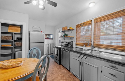 Manchester House | N End Single Fam. 4 Bed/2Ba w/office & Private W/D