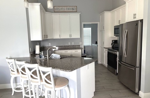 Mid Island House | n"Lazy Day" - Beach Paradise w/Pool, 2 min walk to beach! Pet friendly!