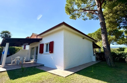 Villaggio Taunus Apartment | N081 - Numana, villa with garden