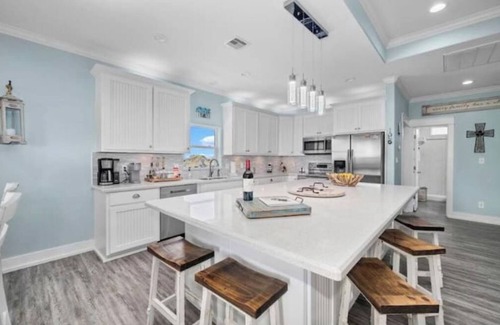 Crystal Beach House | n4B3B Sleeps 12, Hot Tub, Golf Cart, Ocean View, Elevator, Huge Covered Deck,
