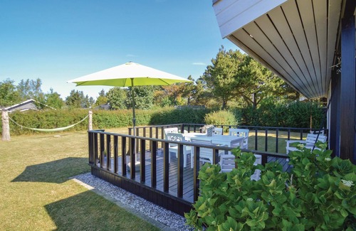 Næsby Strand House | Næsby Strand is a quiet area where you can swim from the jetties or directly from the beach.