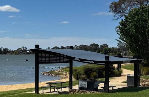 Nagambie House | Nagambie Lakes: 5 BR, 2 BA in Nagambie, Sleeps 10