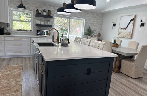 Port Orange House | Nana’s Beach Blessing - Steps to the beach! We give last minute discounts!
