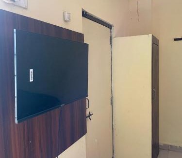 Srinagar Colony Hotel | Nandini Guest House