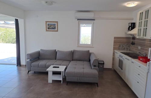 Mirce House | Nane Garden house with heated pool