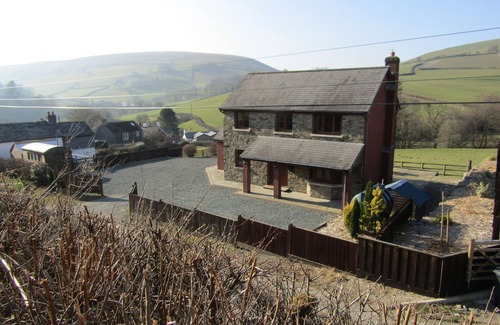 Glascwm House | Nant-Y-Glyn Holiday Accommodation set in a beautiful rural hamlet location
