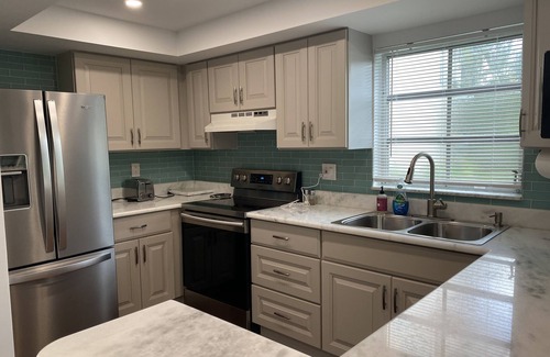 Central Naples Condo | Naples Charming Condo close to the Beach & Downtown