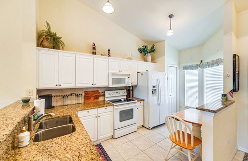 Ole Condo | Naples Condo 10 Mi to Beach: Pool & Hot Tub Access