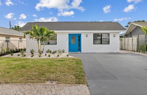Naples Park Cottage | Naples Park Beach Escape