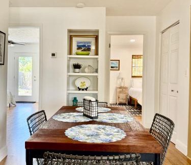 Naples Park House | Naples Park Cottage 106th 6 blocks off ocean