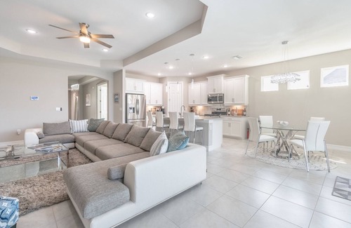 Naples House | 🌴 Naples Reserve Lakeview Escape | Lanai w/Pool & Hot Tub, Outdoor Kitchen, EV & Pet Friendly