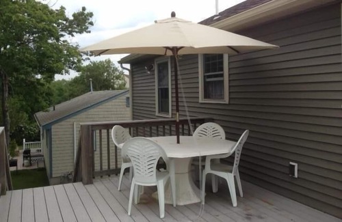 Narragansett House | Narragansett Beauty 1/2 Mile To Scarborough Beach