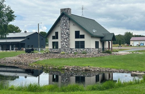 Hannibal Cabin | National Forest, Fishing, Trail riding, Hunting, Bars/Eatery and Pet-Friendly