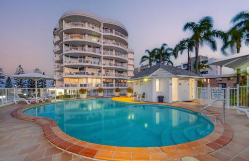 Biggera Waters Apartment | Native Stays - Stunning 180 Water views am to pm
