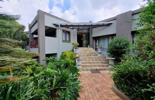 Greater Johannesburg Metropolitan Area House | Nature Meets Comfort Quellerinas Quiet Gem