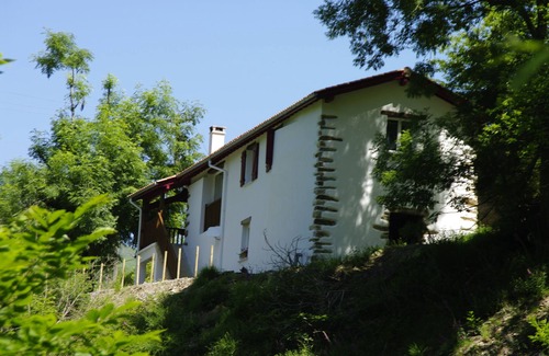 Arneguy House | Nature vacation in a 17th century stone barn.