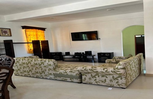 Corozal House | Nature view in a quiet urban neighborhood 1-bedroom house with WiFi and AC