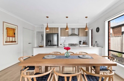 Armstrong Creek House | Natures Way I Geelong n Surf Coast Family Home