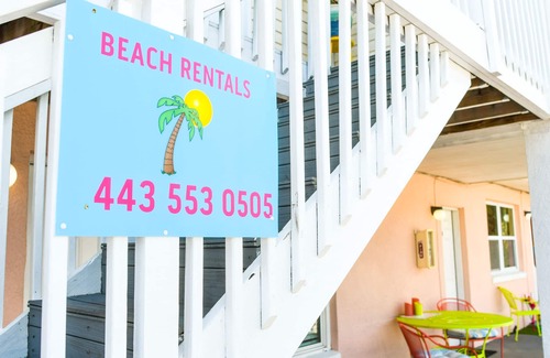 Madeira Beach Apartment | NAUTI ESCAPE ACROSS THE STREET FROM BEACH ACCESS