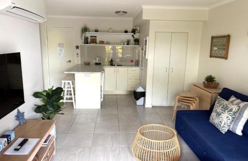 Noosaville Apartment | Nautical Stylish Ground Level 1 Bedroom Unit