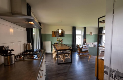 Burdaard Villa | Nautisch de Luxe 4p - Two Bedroom Villa, Sleeps 4