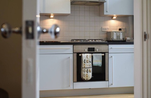 Gosport Condo | Naval Officers Quarters *2 Bed Apt* Gosport Marina