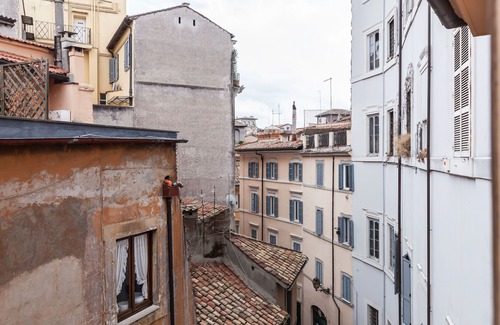 Rione V Ponte Apartment | Navona Penthouse