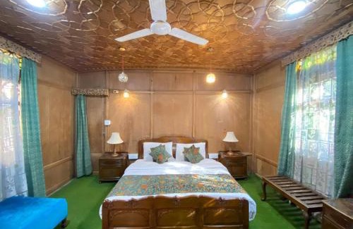 Dal Lake Bed & Breakfast | Nazneen Group Of Houseboats