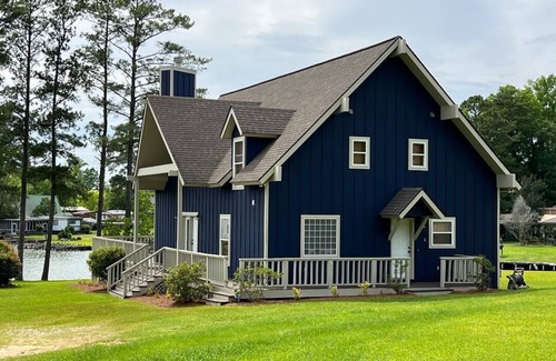 Dadeville Cabin | nCenterport GetAway, Family size cabin. Near restaurants, golf and AU football