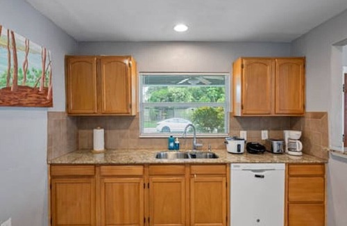 Riverside Heights House | Near Airport 3br w kitchen Game Room, Fenced Yard