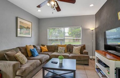 Riverside Heights House | Near Airport 3br w kitchen Game Room, Fenced Yard