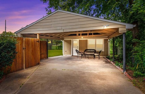 Broadmoor House | Near all Hospitals! BAFB Restaurants and Shopping