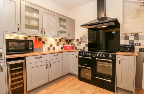 Waberthwaite Cottage | NEAR BANK COTTAGE, pet friendly, with hot tub in Waberthwaite
