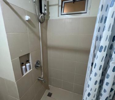 Kapitolyo Apartment | Near Bgc Ortigas 1Br Wi-Fi Netflix balcony skyline