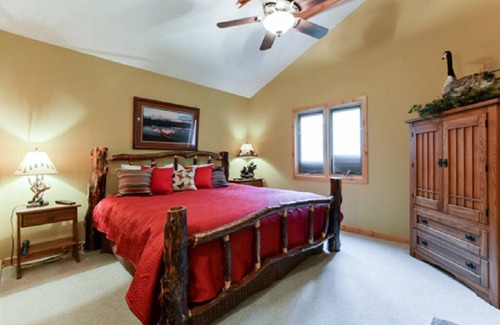 Shell Knob House | Near Bridge! 4BR Lakefront Chalet walk to water, multi-level bridge & lake views