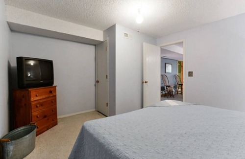 Shell Knob House | Near Bridge! 4BR Lakefront Chalet walk to water, multi-level bridge & lake views